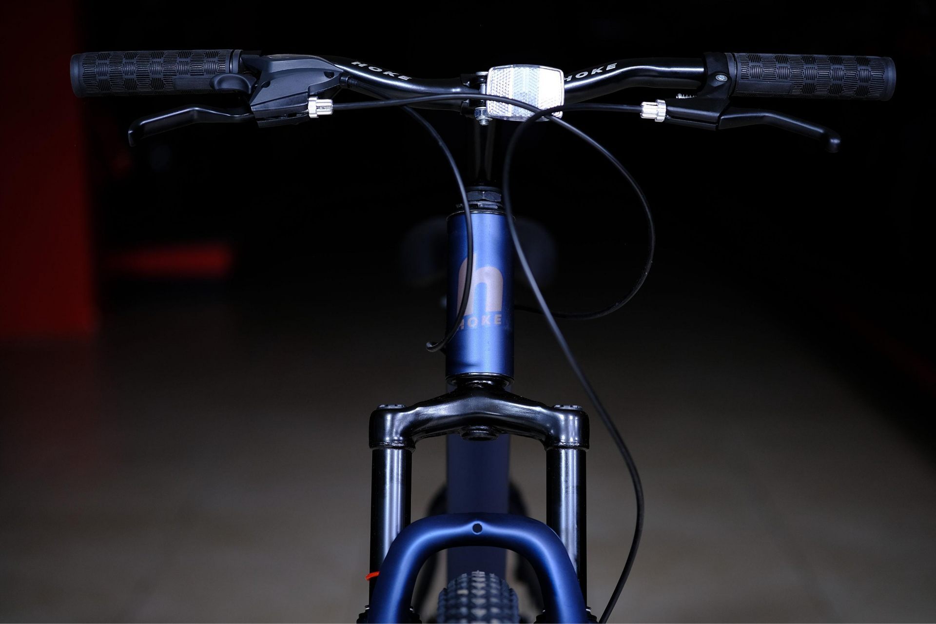 Амортизационная пружинная вилка
 HOKE ONE WAY 24 матовый синий-коричневый